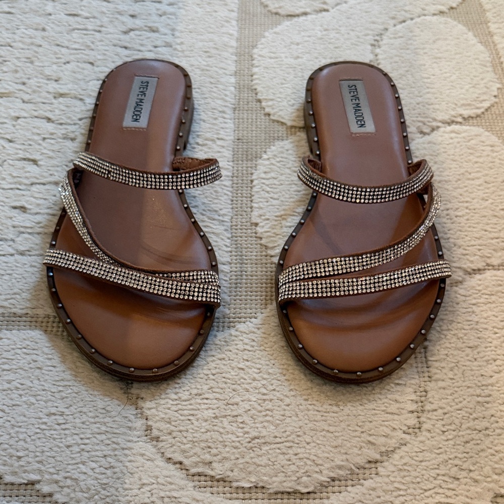 🩷SOLD🩷Steve Madden Tan Sandals with Sparkling Straps